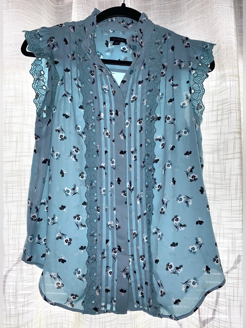 Ann Taylor Button Down Sleeveless Top